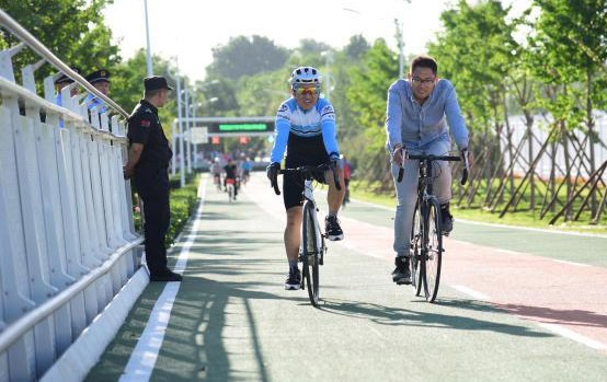 北京将推动建设二环路等慢行系统，鼓励步行或骑行